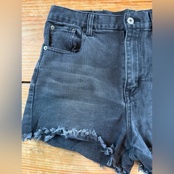 Love Tree Distressed Black Jean Shorts Size Medium - Picture 2 of 6